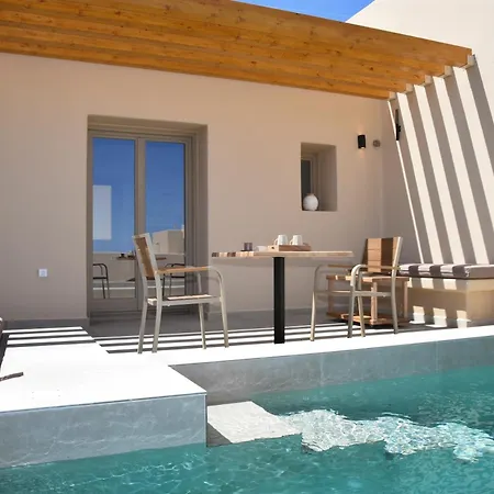 Santorini - - Sleeps 2 - Pool - Parking Mesariá