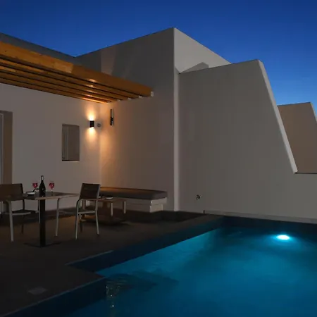 Santorini - - Sleeps 2 - Pool - Parking