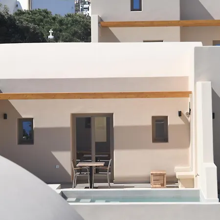 Santorini - - Sleeps 2 - Pool - Parking Villa Mesariá