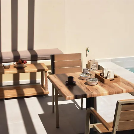 Santorini - - Sleeps 2 - Pool - Parking * Mesariá