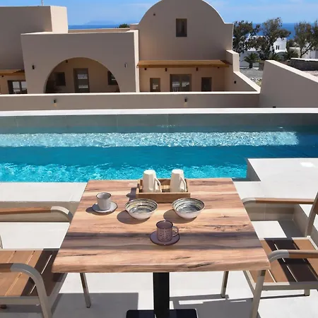 Santorini - - Sleeps 2 - Pool - Parking Villa Mesariá
