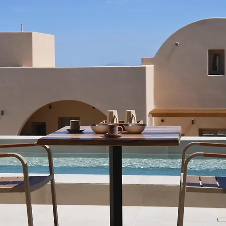Santorini - - Sleeps 2 - Pool - Parking * Mesariá