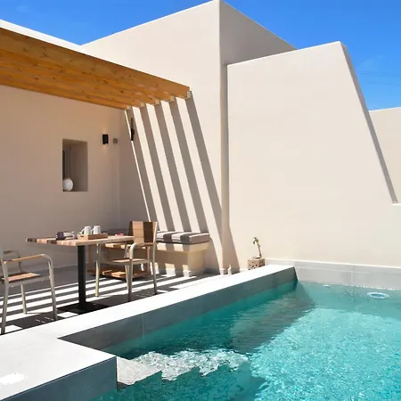 Villa Santorini - - Sleeps 2 - Pool - Parking *