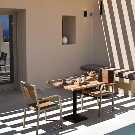 Santorini - - Sleeps 2 - Pool - Parking Villa