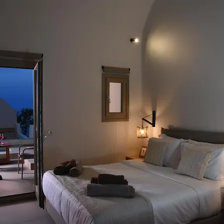 Santorini - - Sleeps 2 - Pool - Parking Villa *