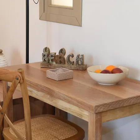 Santorini - - Sleeps 2 - Pool - Parking Villa Mesariá
