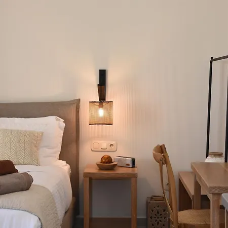 Santorini - - Sleeps 2 - Pool - Parking Villa Mesariá