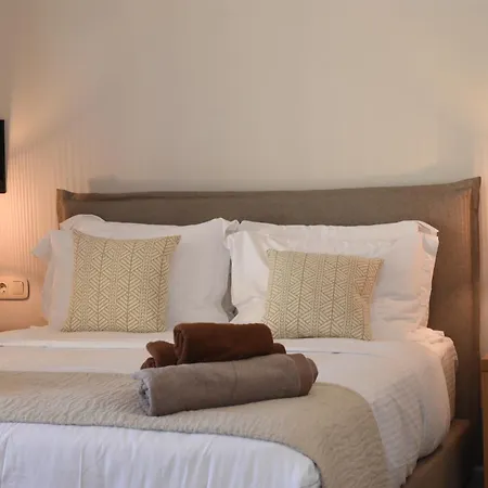 Villa Santorini - - Sleeps 2 - Pool - Parking